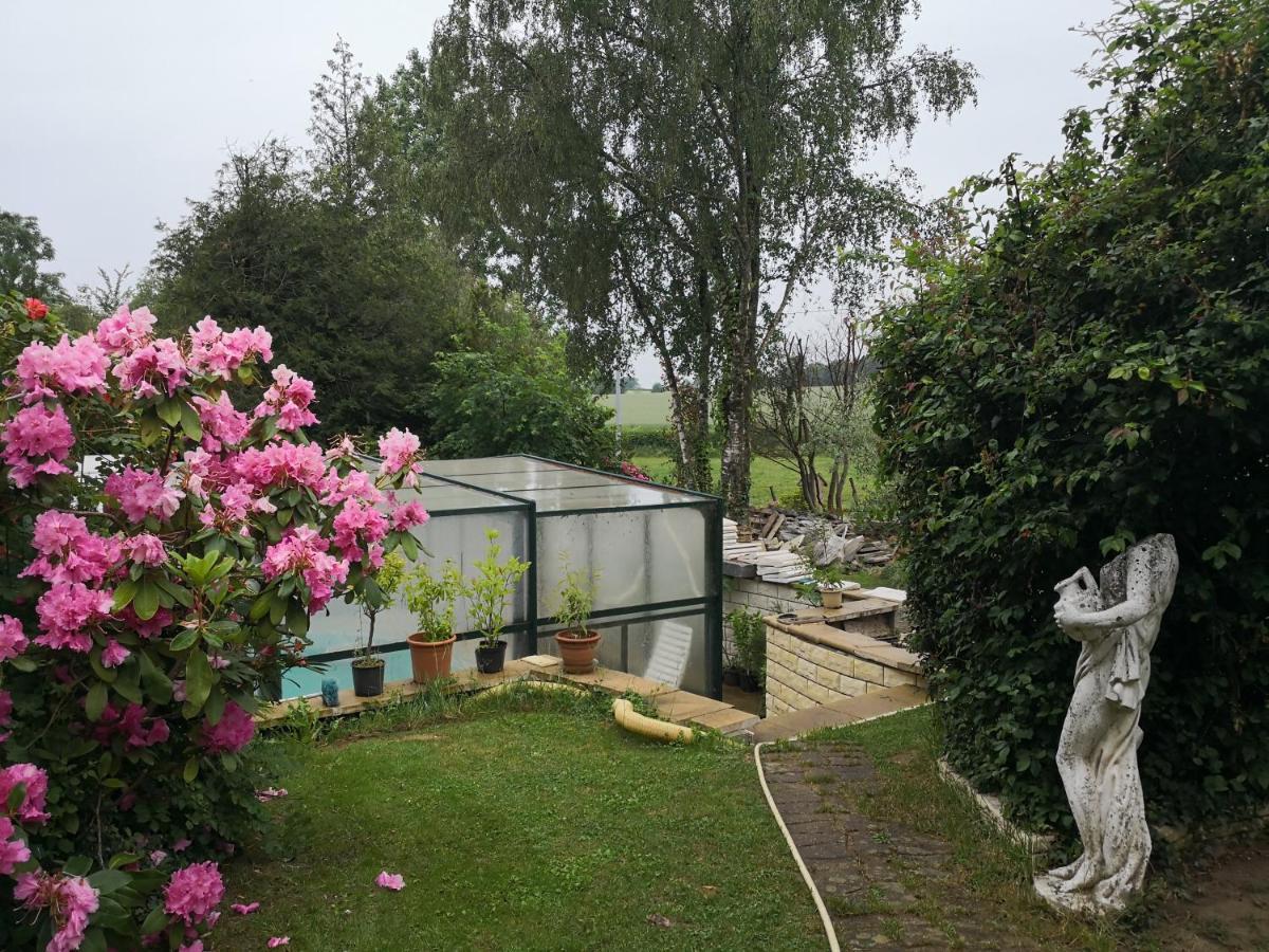 Au Jardin Fleuri Bed & Breakfast Secondigny Luaran gambar