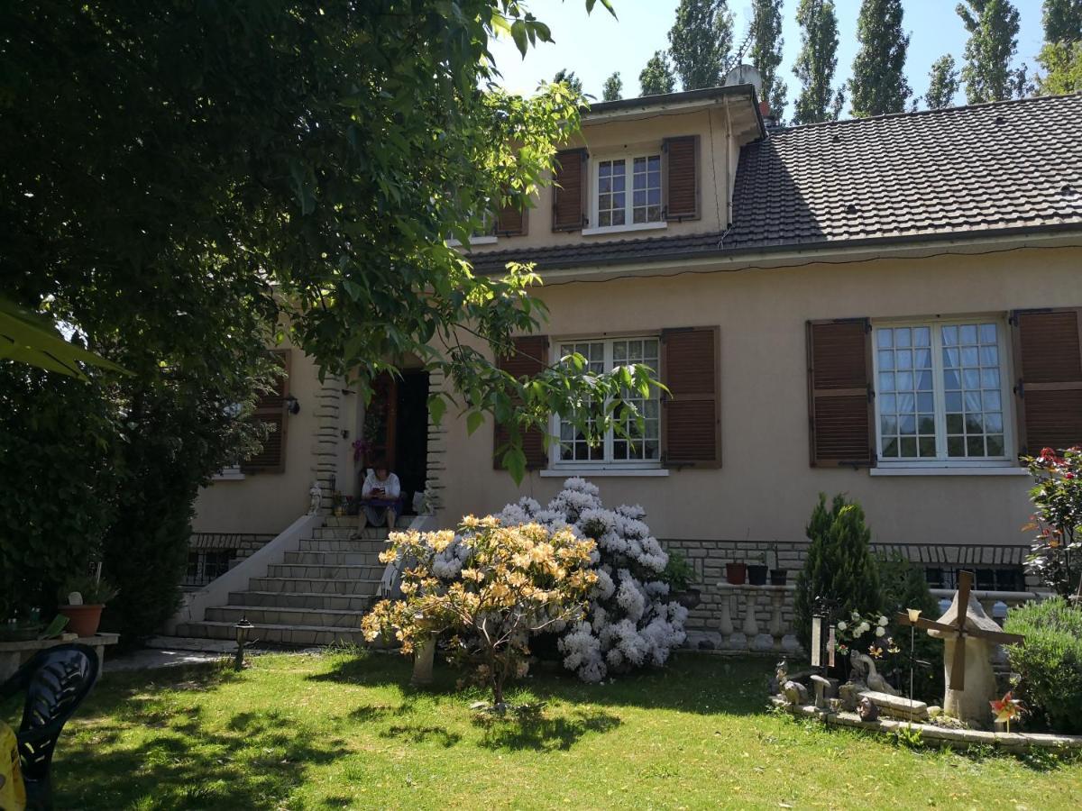 Au Jardin Fleuri Bed & Breakfast Secondigny Luaran gambar