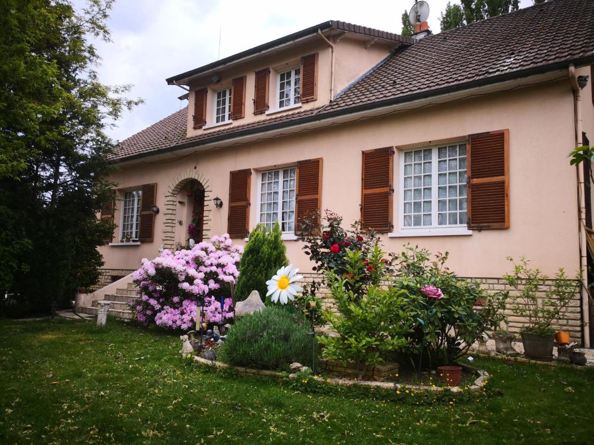 Au Jardin Fleuri Bed & Breakfast Secondigny Luaran gambar
