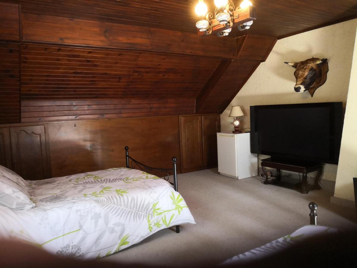 Au Jardin Fleuri Bed & Breakfast Secondigny Luaran gambar